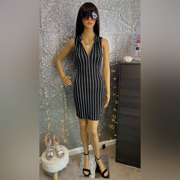 ‼️CLEARANCE Item‼️| Striped Mock Neck Midi Dress - Picture 2 of 5